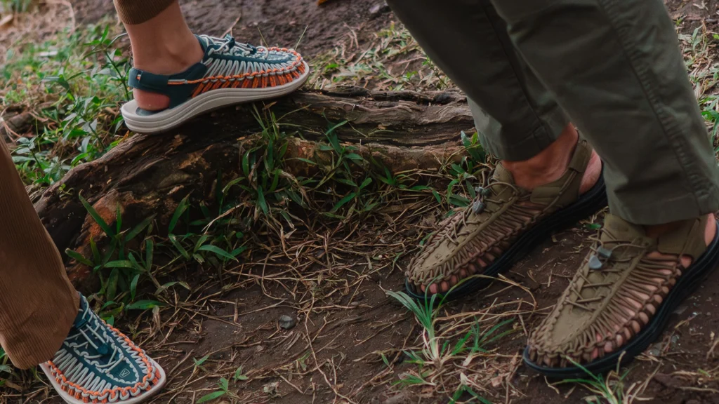 Sepatu & Sandal Nyaman untuk Jalan Jauh & Traveling: Cara Memilih (2026)