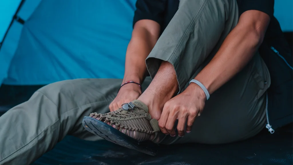 Outfit Hiking untuk Pemula: Apa yang Boleh & Tidak Boleh Dipakai (2026)