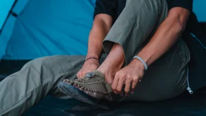 Outfit Hiking untuk Pemula: Apa yang Boleh & Tidak Boleh Dipakai (2026)